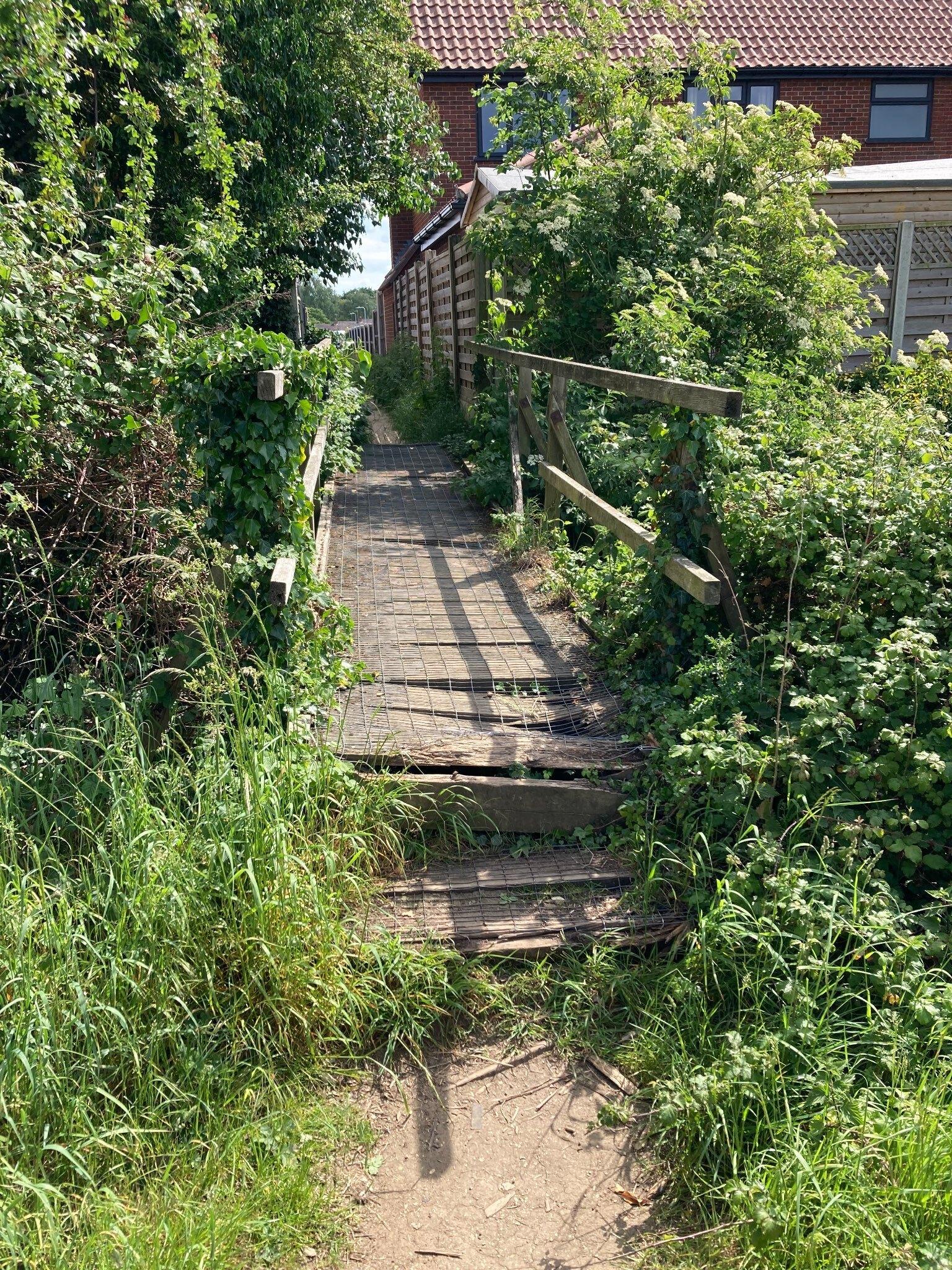 tomlinson Way footbridge
